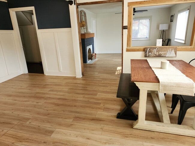 Building Photo - Large 4 BR, 2 Bath Country Home and Workshop