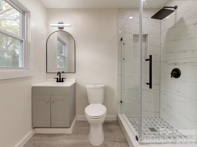 Building Photo - 2721 Mayflower Rd