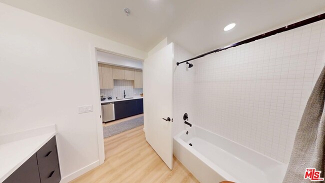 Building Photo - 3004 Sunset Blvd