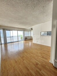 Building Photo - 1538 N Detroit St