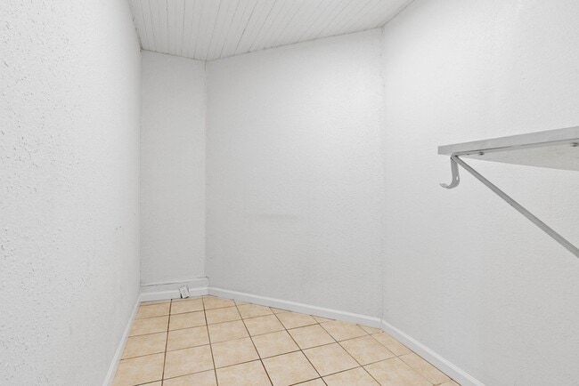 Building Photo - HOUSING VOUCHERS ACCEPTED