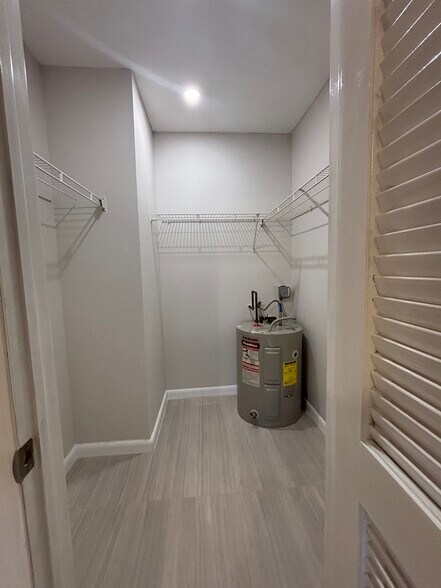 Building Photo - 9105 SW 137th Ter