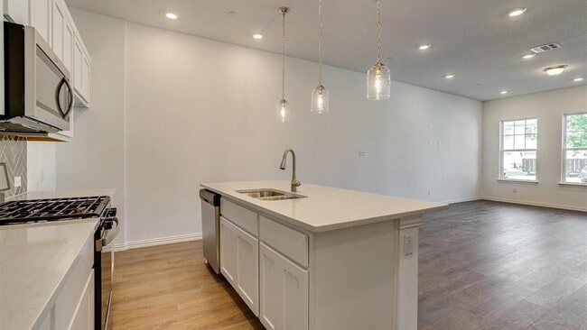 Building Photo - 9935 Schramm St