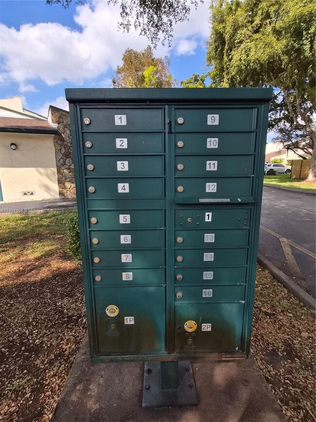 Building Photo - 10904 SW 72nd St