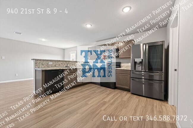 Building Photo - 940 21st St