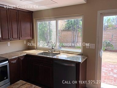 Building Photo - Beautiful 3 Bed, 2 Bath Home in Perfect Fr...