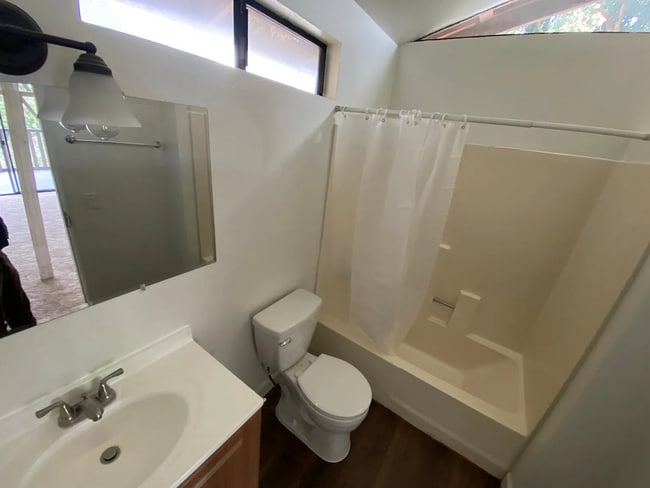 Building Photo - 3106 E 15th St