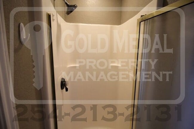 Building Photo - Lisa Lane Living – Simple, Smart & Ready for You!