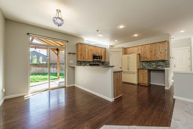 Building Photo - Cul-de-Sac Living at Its Best – Updated 3BR with Garage & A/C!