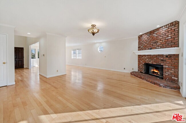 Building Photo - 807 E Orange Grove Ave