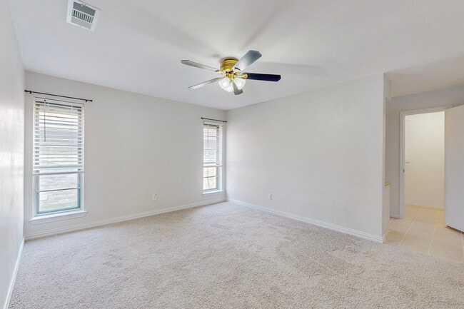 Building Photo - 2116 Northmoor Dr