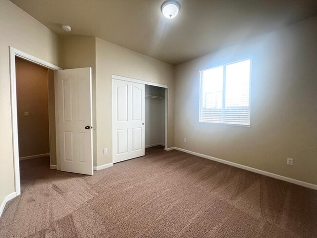 Building Photo - 1732 Hiawatha Dr