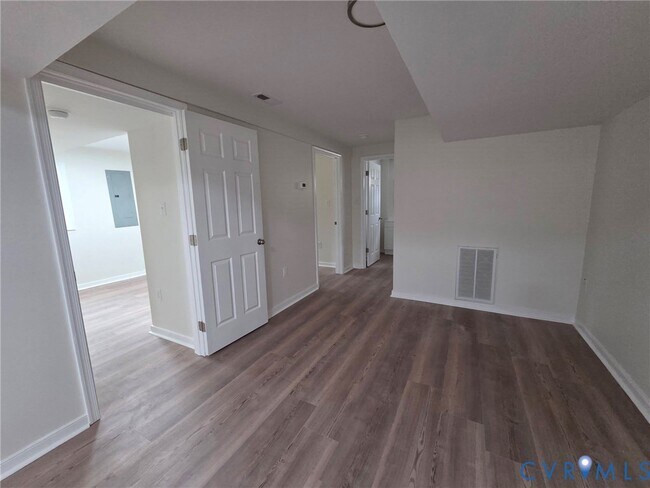 Building Photo - 5506 Campbell Ave