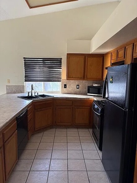 Building Photo - 2745 Rosarita St