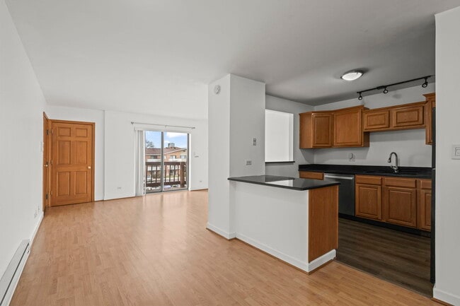 Building Photo - 1348 Geneva Dr