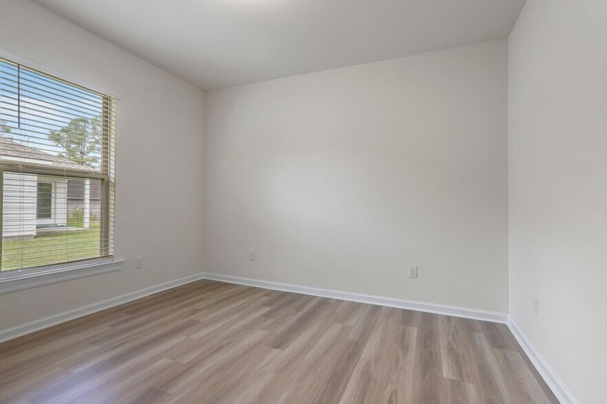 Building Photo - 13615 Ball Park Rd