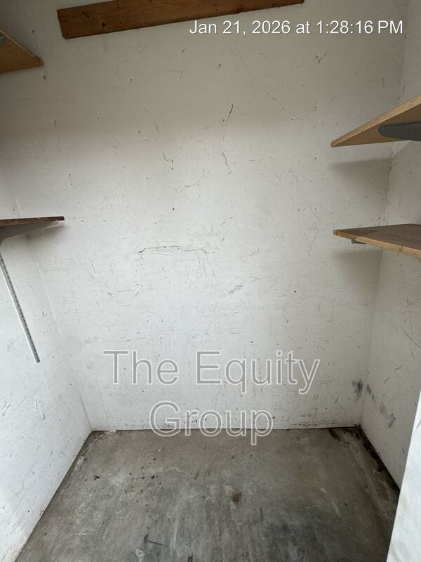 Building Photo - 2025 S Tracy Ct