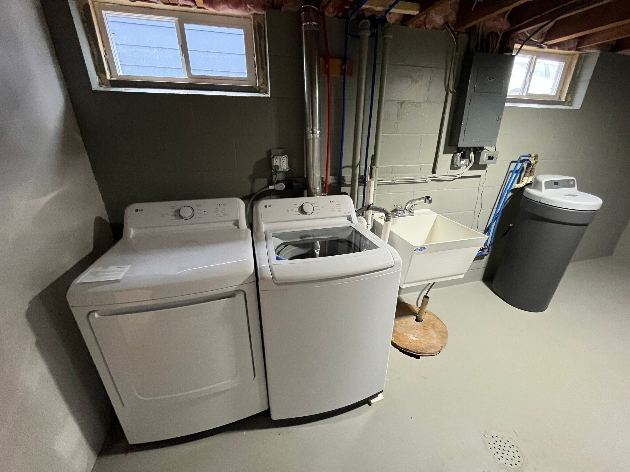 Brand new LG washer and dryer - 2430 24th St NW