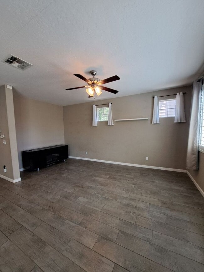 Building Photo - Beautiful 4 Bedroom Home Near Island Water...
