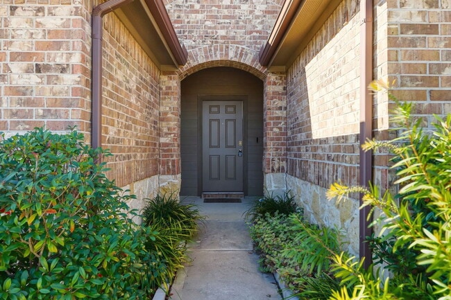 Building Photo - 3935 Country Club Dr