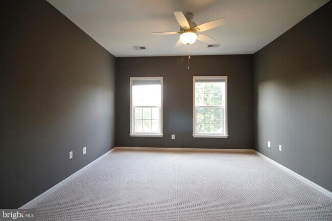 Building Photo - 5569 Jamisons Farm Dr
