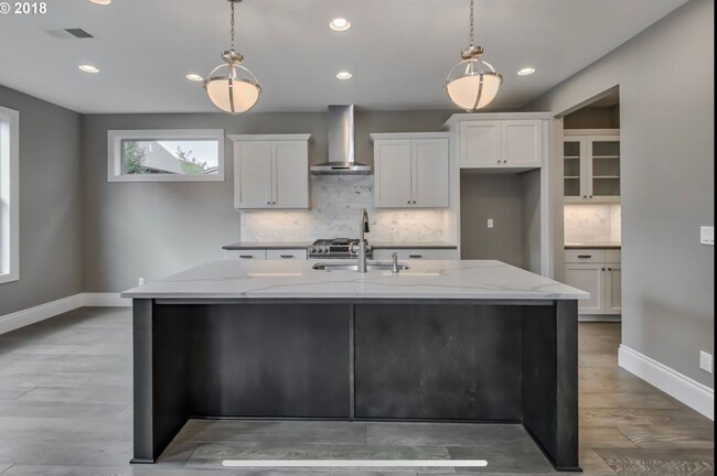 Building Photo - Stunning Executive Home in Cedar Mill/Beth...