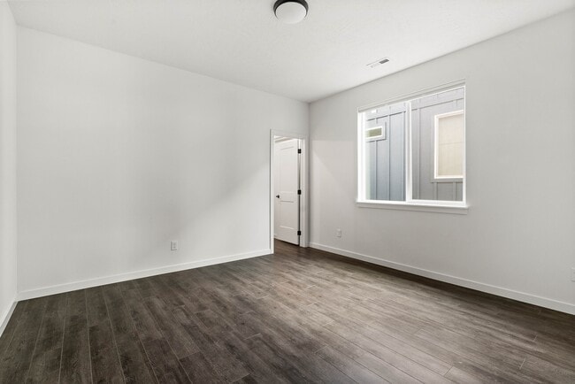 Building Photo - 714 N Arties Rd