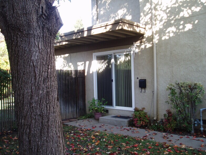 Building Photo - 6033 Leafwood Dr