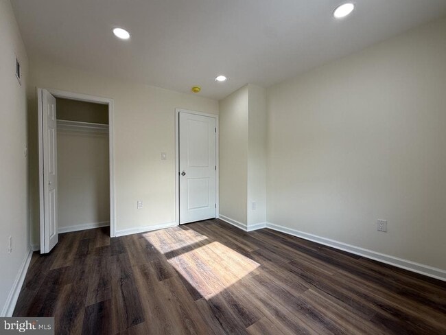 Building Photo - 217 Krams Ave