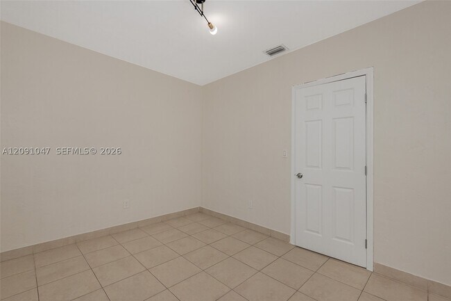 Building Photo - 1679 NE 176th St