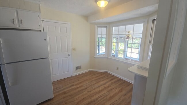 Building Photo - West Columbia