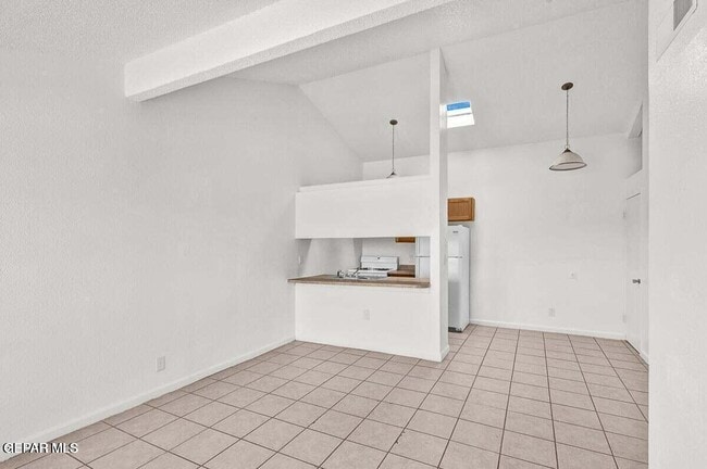 Building Photo - 1921 Lake Omega St