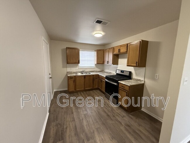 Building Photo - 336 W 61st Pl N