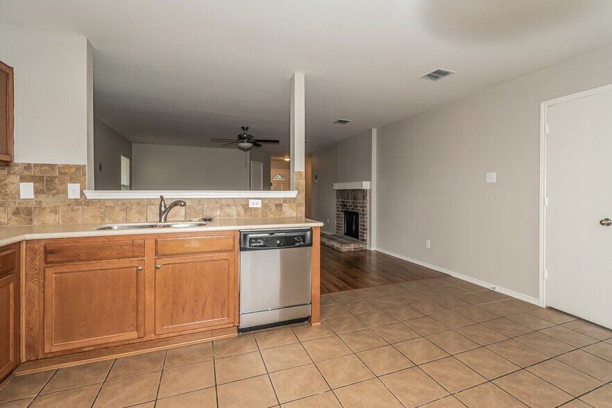 Building Photo - 1640 Diamond Lake Trail