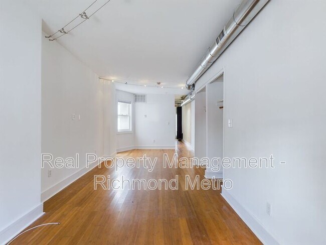 Building Photo - 1639 W Cary St