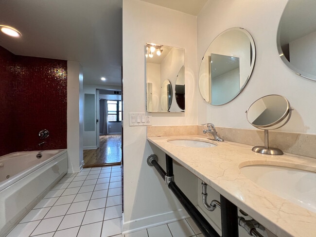 Building Photo - 1910 S Indiana Ave