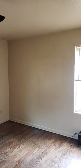 Building Photo - 1842 NE 48th St