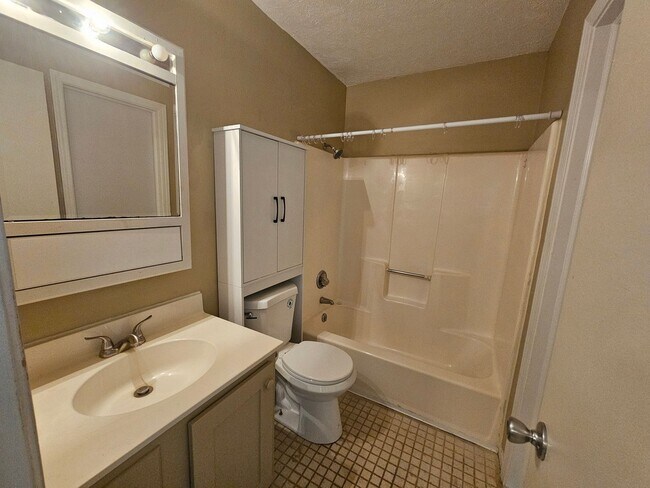 Building Photo - Courtyard II