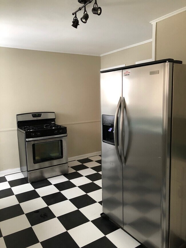 Building Photo - 103-105 Hampden Rd