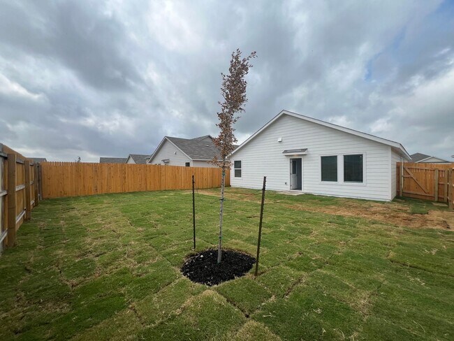 Building Photo - Great New Construction 3/2 Home In Waters Edge