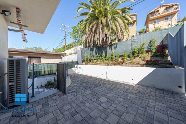Building Photo - 5239-5241 Huntington Dr -