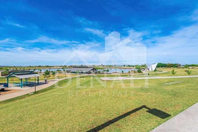 Building Photo - 2881 E Tonto Dr