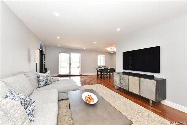 Building Photo - 320 E Shore Rd