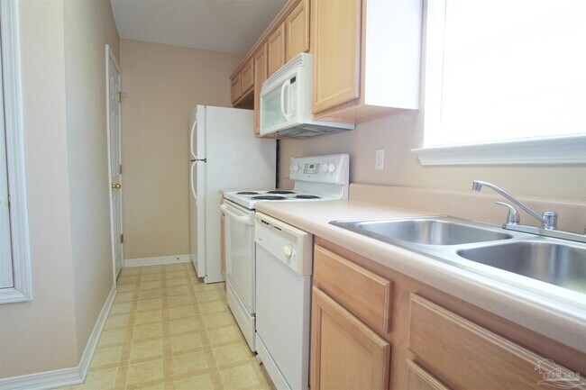 Building Photo - 8061 Stonebrook Dr