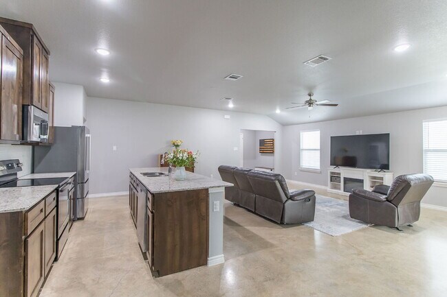 Building Photo - "Charming 3-Bedroom Retreat with 2 Baths and 1,760 Sq Ft of Comfort in Copperas Cove!"