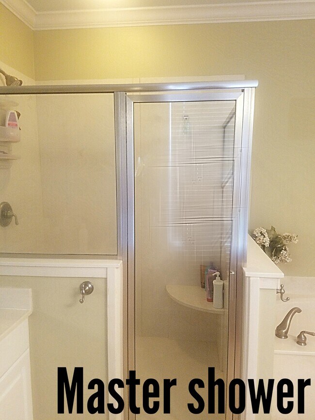 Building Photo - 407 E Hull St