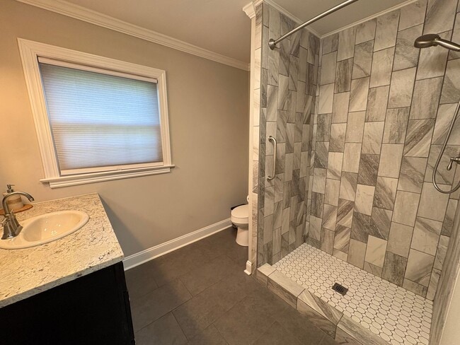 Building Photo - 3 Bedroom, 3 Bathroom House in Winston-Salem!
