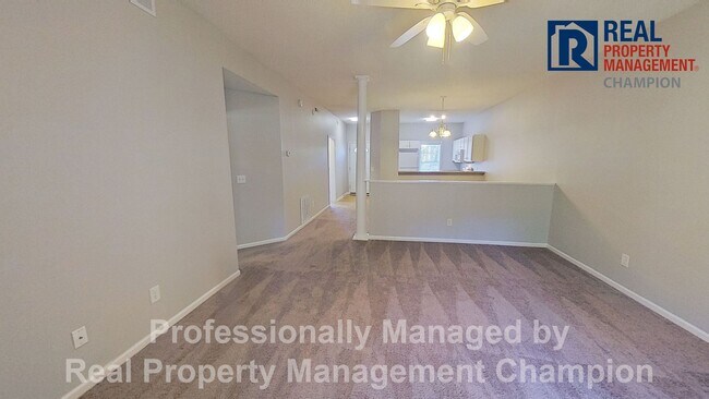 Building Photo - Ground Level Condo with Community Pool