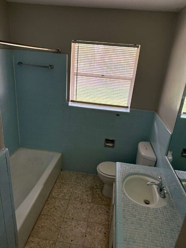 Building Photo - 5702 Ben Casey Dr