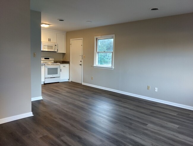 Building Photo - 7392 Bellehaven Dr